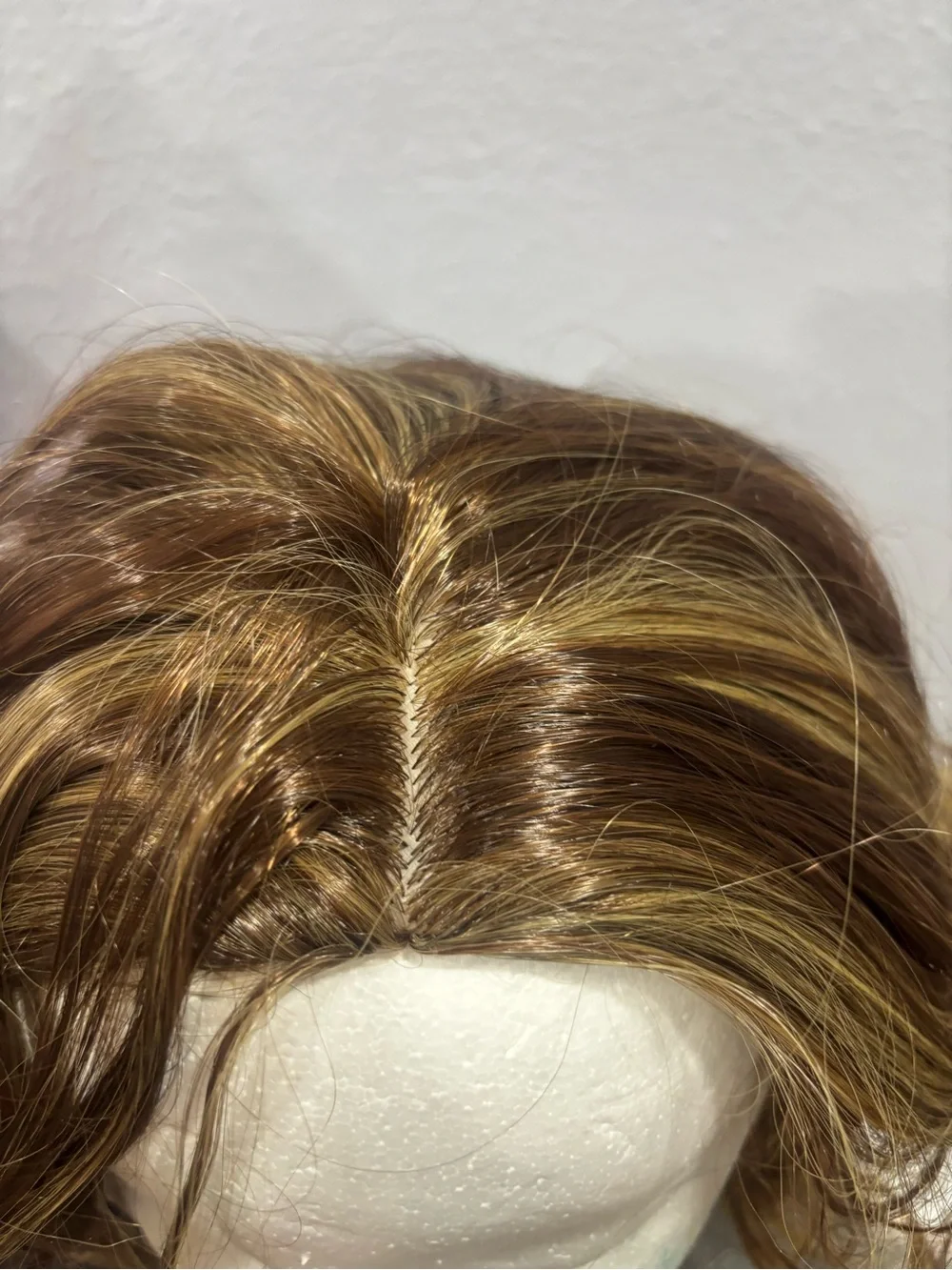 Stylish Short highlights Wig for Women - Natural Look